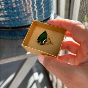 11-carat green chrome diopside ring in platinum with yellow gold accent